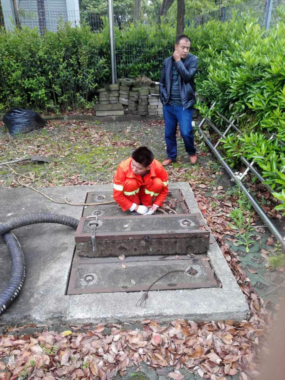 苏尼特右吸污抽粪