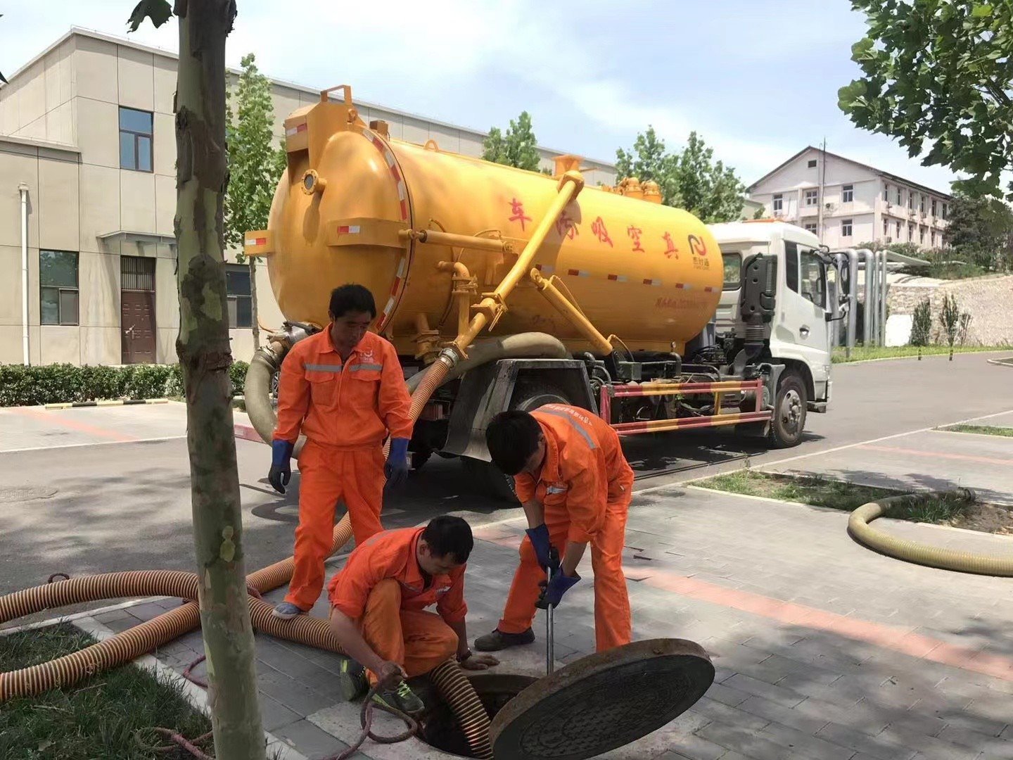 苏尼特右化粪池清理与5-8吨吸粪车施工效率分析